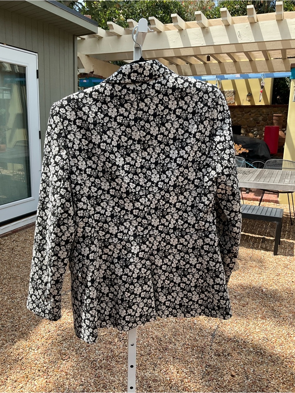Alice + Olivia Black and White Floral Button-Down Shirt - Picture 5 of 6